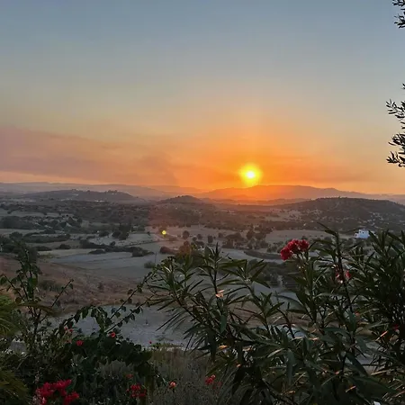 Endless Sunset Pentakomo