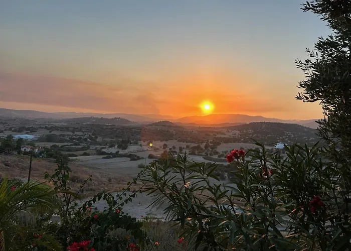 Endless Sunset Pentakomo